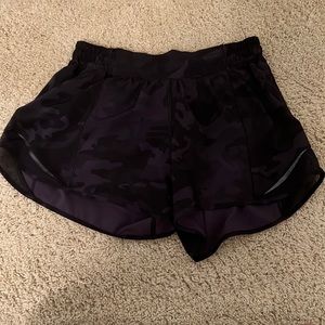 Lulu lemon hotty hot shorts size 6 inseam 4